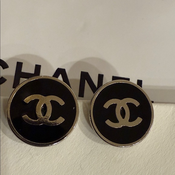 CHANEL Black and Silver Logo Earrings - Picture 3 of 6